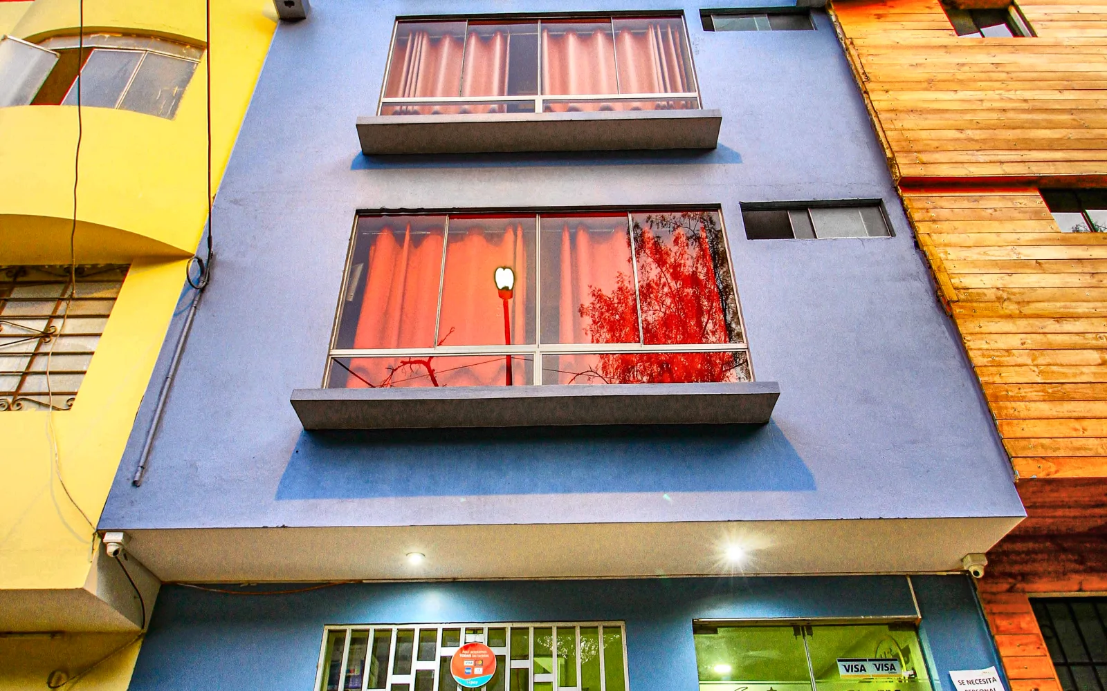 La fachada, en pleno centro